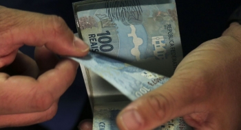 Auxílio Brasil: definido calendário de exigências de saúde e educação